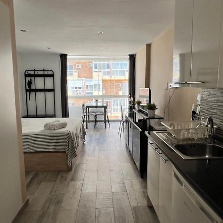 Vista A La Playa, Cerca Del Centro Con Piscina Apartment Беналмадена Екстериор снимка
